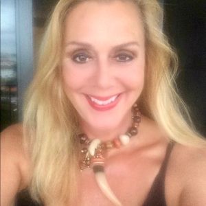 Treska Coil Horn Necklace